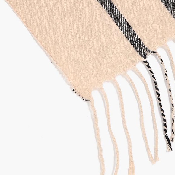 NWOT Cream and Black Scarf - Picture 4 of 4